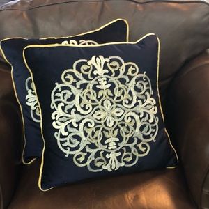 Pier 1 Navy Blue Throw Pillows with pillow inserts